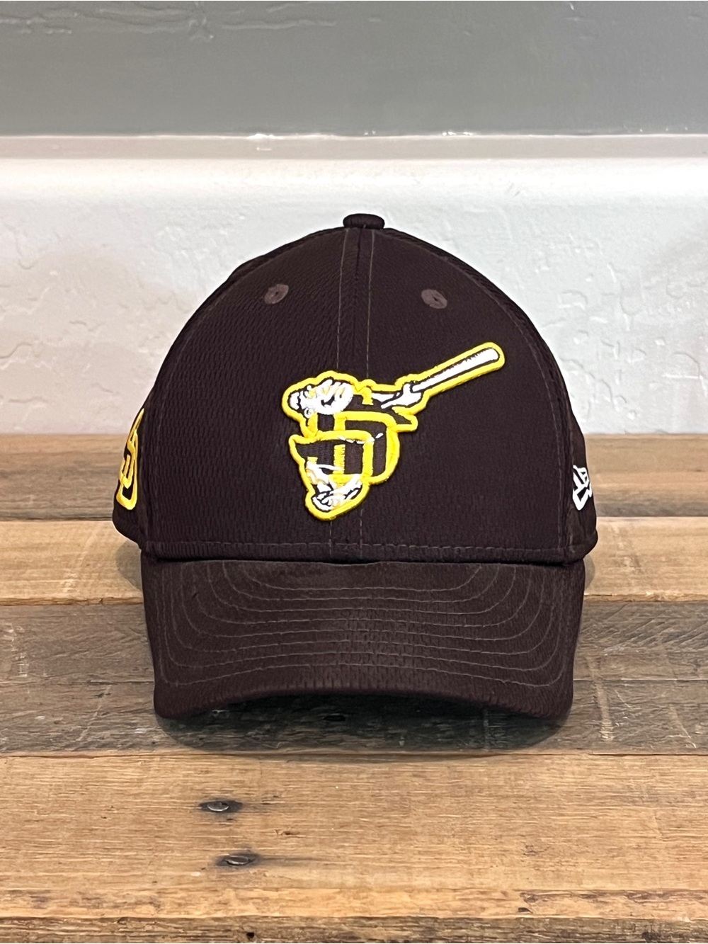 New Era San Diego Padres Swinging Friar Fitted Hat Size 7 1/4 - Picture 1 of 5